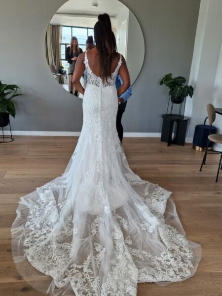 Nicole from Love is Blind during her alteration appointment. 