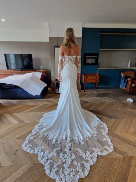 Ashleigh Berry in Aire Barcelona Ibeth